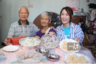 Ms. Skye Chan, Ms. Leung Ka Ki, fearless to Typhoon “Mangkhut”, Sending love and care to the elderlies