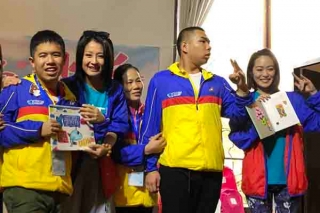 Seeing the possibility of life. 49 Hong Kong physically and mentally disabled children realized flying dreams by travelling to Taiwan.